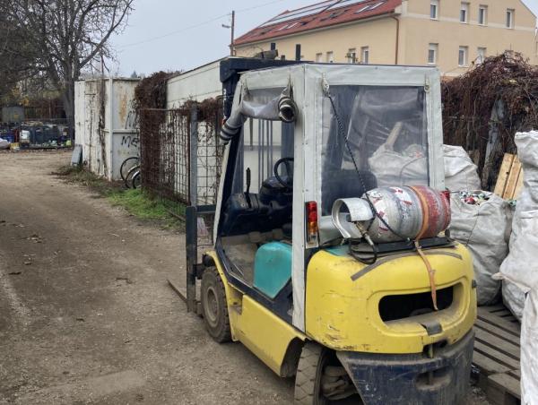 MÉ - MÉ Kft. Hulladéktelepén egy targonca